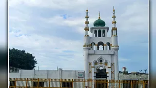 दिल्ली रोड स्थित टीएमयू की दीवार से सटी मुस्तफा मस्जिद। जागरण