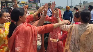 लेफ्टिनेंट सिमरनजीत कौर का सिरसगढ़ में भव्य स्वागत, बनीं प्रेरणास्रोत।