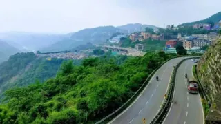 हिमाचल प्रदेश के शहरों की स्वच्छता रैंकिंग में गिरावट आई है। परवाणू शहर का दृश्य।