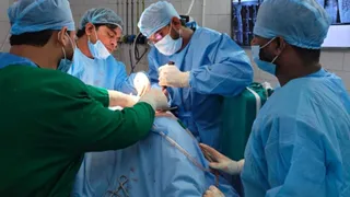 JLNMCH Bhagalpur Cervical Spine Surgery: जेएलएनएमसीएच में पहली बार हुई सर्वाइकल स्पाइन की सफल सर्जरी, छत से गिरे मजदूर को डॉ. प्रशांत प्रियदर्शी की टीम ने दी नई जिंदगी