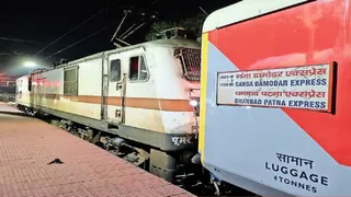 धनबाद-पटना गंगा-दामोदर एक्सप्रेस। (फाइल फोटो)