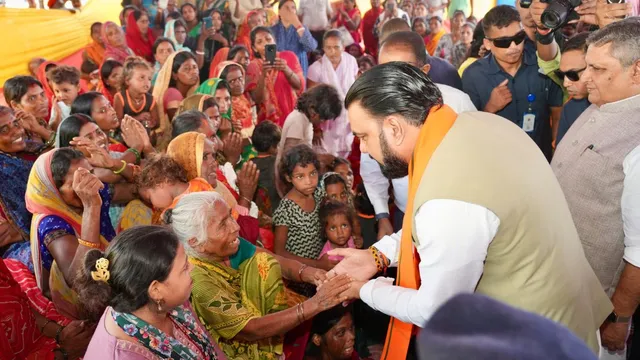 सीएम सम्राट चौधरी ने सोनपुर में राहत शिविर का किया निरीक्षण, बाढ़ पीड़ितों से जाना उनका हाल