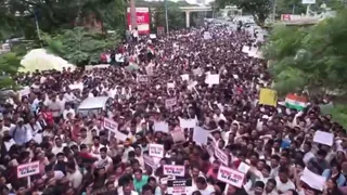 एमपीएससी परीक्षा अनियमितताओं के खिलाफ छात्रों का विशाल प्रदर्शन
