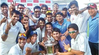 मध्य क्षेत्र के पास भुवनेश्वर कुमार, प्रवीन कुमार, मुरली कार्तिक और ईश्वर पांडे जैसे घातक गेंदबाजों का आक्रमण मौजूद था।
