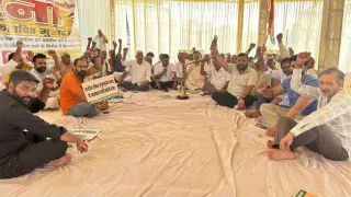 कनावनी में किसानों का धरना जारी।