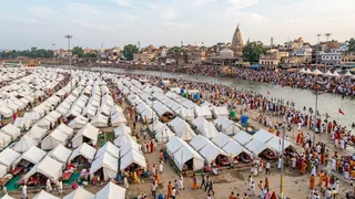 गयाजी में श्रद्धालुओं के लिए बन रही 2500 बेड की टेंट सिटी (AI Generated Image)