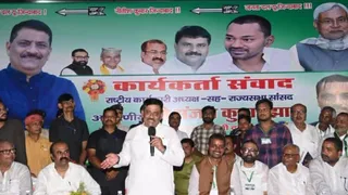 कार्यकर्ता संवाद को संबोधित करते जदयू के कार्यकारी राष्ट्रीय अध्यक्ष सांसद संजय कुमार झा। सौ. कार्यकर्ता