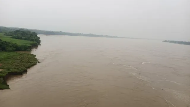 बेतवा नदी में नाव पलटी: मछली पकड़ने गए दो भाई बहे, झांसी पुलिस का सर्च ऑपरेशन जारी