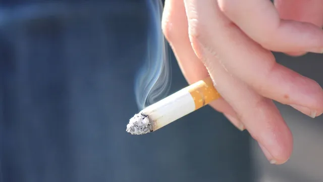 घर में कोई सिगरेट पीता है? बिना कश लिए भी खतरे में आपकी जान, भारत में पैसिव स्मोकिंग से मौतों में 50% का उछाल