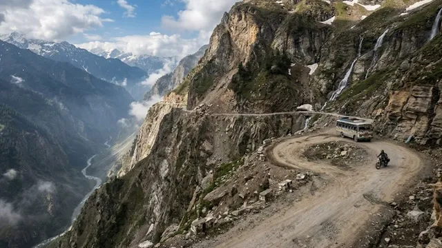 जहां हर मोड़ पर खतरा और हर कदम पर रोमांच! भारत की ये खतरनाक सड़कें नहीं कमजोर दिल वालों के लिए