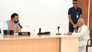 राज्य स्तरीय सहयोग कार्यक्रम में लोगों की समस्याएं सुनते मुख्यमंत्री सम्राट चौधरी। फोटो : आइपीआरडी
