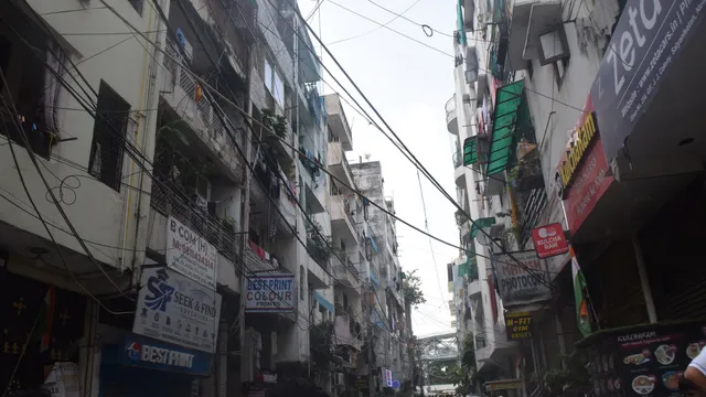 सत्य निकेतन हादसे के बाद दुकानदारों का कारोबार ठप, रेस्क्यू अभियान के चलते बंद कराई गईं दुकानें
