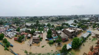 जेपी गंगा पथ के समानांतर गायघाट से लेकर दीदारगंज तक निचले इलाकों में बाढ़ । जागरण