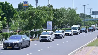 ब्रिक्स सम्मेलन से दिल्ली में लग्जरी टैक्सी कारों की किल्लत, दूसरे राज्यों से आ रही 500 कारें।