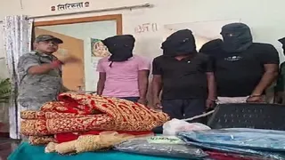 बरवाअड्डा थाने में गिरफ्तार लुटेरी दुल्हन गिरोह के सदस्य। (फोटो साैजन्य)