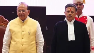 LG सक्सेना ने जस्टिस पुष्पेंद्र सिंह भाटी को शपथ दिलाई। (फोटो- साहिल मीर-जागरण)