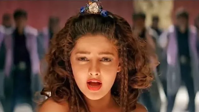 30 सालों से 'पार्टी एंथम' बना हुआ Mamta Kulkarni का गाना, 90s की शादियों में जमकर बजता था गीत