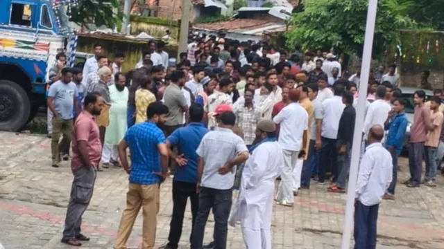 लोहरदगा की जामा मस्जिद और मजार में तोड़फोड़ पर बवाल, नेपाल का युवक पकड़ाया