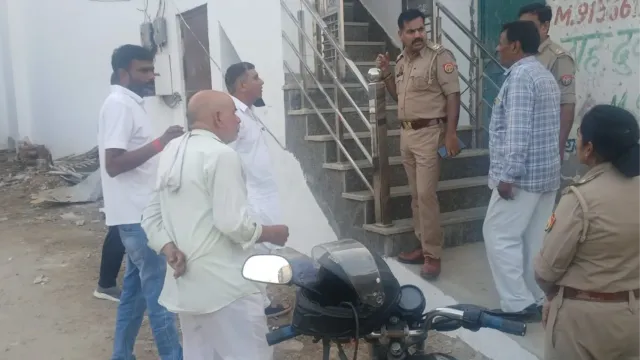 ग्रेटर नोएडा के होटल में रुका था सिंगर, खिड़की के पास 11 KV लाइन की चपेट में आने से दर्दनाक मौत
