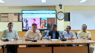 IIIT इलाहाबाद के 21वां दीक्षा समारोह की जानकारी देते संस्थान के निदेशक प्रो. मुकुल शारद सुतावने व उपस्थित अन्य। जागरण