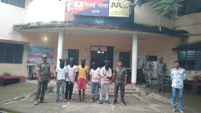 गुमला में एकतरफा प्रेम का खौफनाक खेल! 11वीं की छात्रा को अगवा कर रातभर जंगल में रखा, पांच गिरफ्तार
