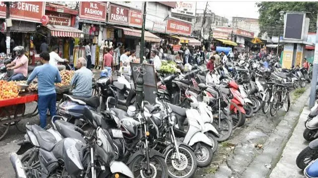 40 फीट की सड़क पर 12 फीट का अतिक्रमण... उत्तराखंड की राजधानी में सड़कों के हैं ये हाल