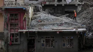 नेपाल आपदा में अब भी लापता हैं 5000 लोग, मरनेवालों की संख्या 1377 हुई (फोटो- रॉयटर)