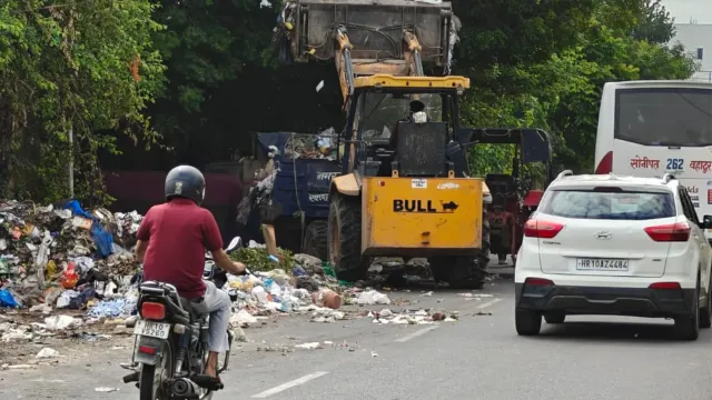 सोनीपत में सफाई कर्मचारियों की हड़ताल खत्म, अब शहर से कचरा हटाने की बड़ी चुनौती