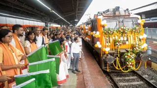 सोमनाथ के दर्शन के लिए 1000 श्रद्धालुओं को विशेष ट्रेन से भेजा।