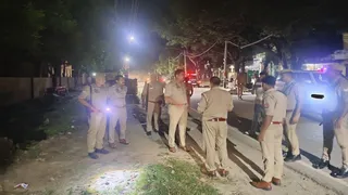 हस्तिनापुर में घटना स्थल पर जांच करते हुए एसपी देहात अभिजीत सिंह। जागरण