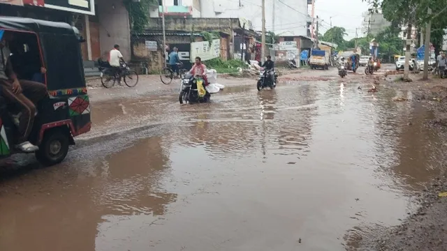 डुमरांव की 5.2 किमी सड़क का होगा कायाकल्प, 15 करोड़ की नई निविदा जारी; नवंबर से शुरू हो सकता है काम