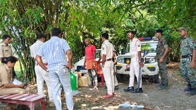 पुलिस को देख बढ़ाई स्पीड, गड्ढे में फंसी तो खुली तस्करी की पोल; बेतिया में एक कार से 118 KG गांजा बरामद