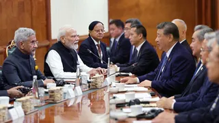 BRICS शिखर सम्मेलन में भारत-चीन के बीच द्विपक्षीय बातचीत (फोटो-पीटीआई)