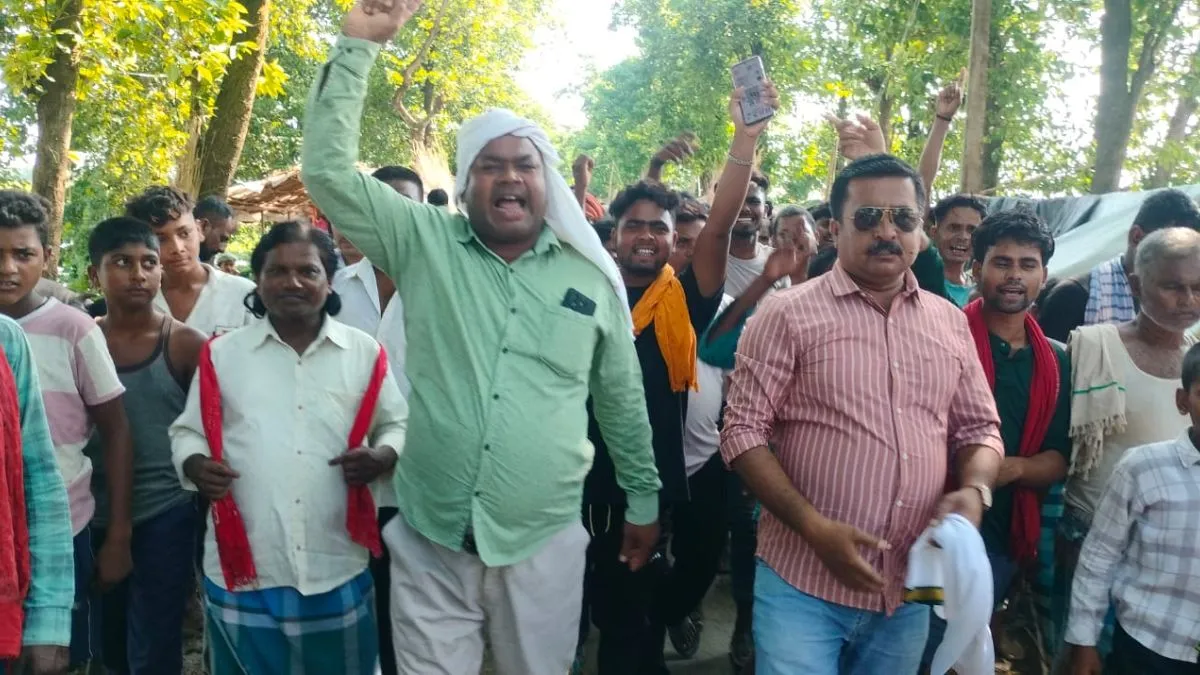 Katihar Flood Relief Protest Minister Faces Villagers Anger (1)