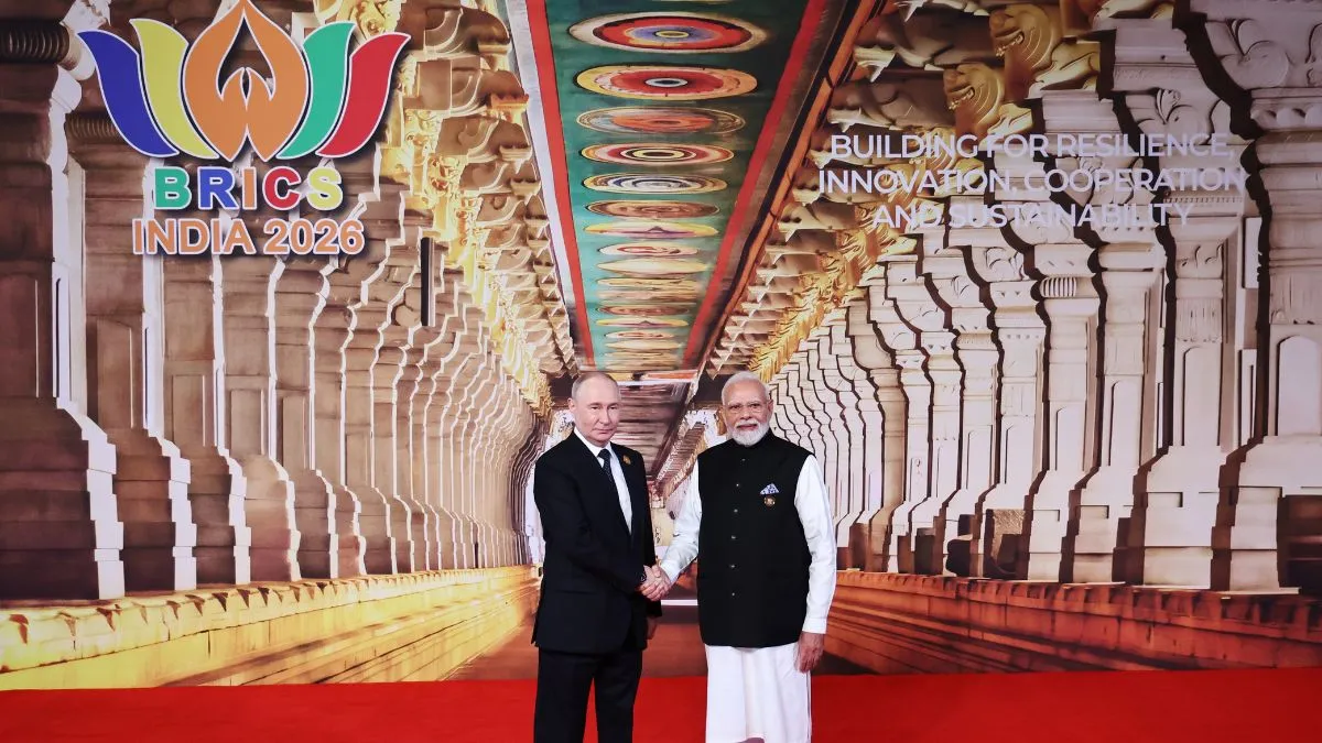 PM Modi welcome Jinping in front of Ramanathaswamy Temple in Rameswaram (1)