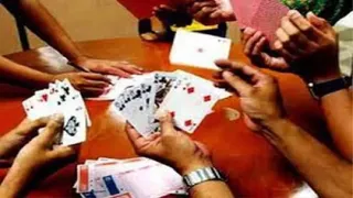 प्रयागराज पुलिस कमिश्नर छापा मारा लेकिन जुआड़ी व सटोरिये भाग निकले।