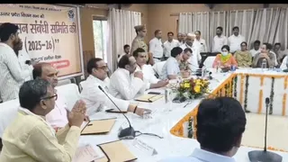 सर्किट हाउस में विधानसभा आश्वासन समिति की बैठक लेते विधायक मोहम्मद फहीम इरफान