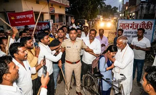 बलिया में छात्रा से छेड़खानी के आरोप में प्रोबेशनर सिपाही बर्खास्त, पुलिस विभाग ने की कड़ी कार्रवाई।