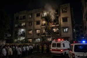 कौशांबी थाना क्षेत्र के ग्राम भौवापुर में शनिवार की रात सिलिंडर में आग लगने से हड़कंप मच गया। एआई इमेज