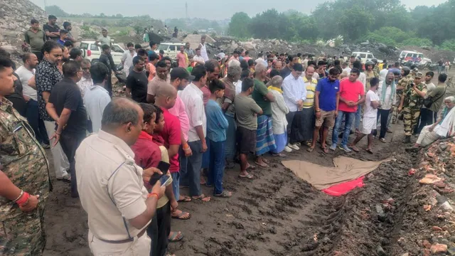 डंपिंग में लगे वाहन ने 53 वर्षीय मधुसूदन ली जान, धनबाद के कतरास में मॉर्निंग वॉक के दौरान हुई दर्दनाक घटना   
