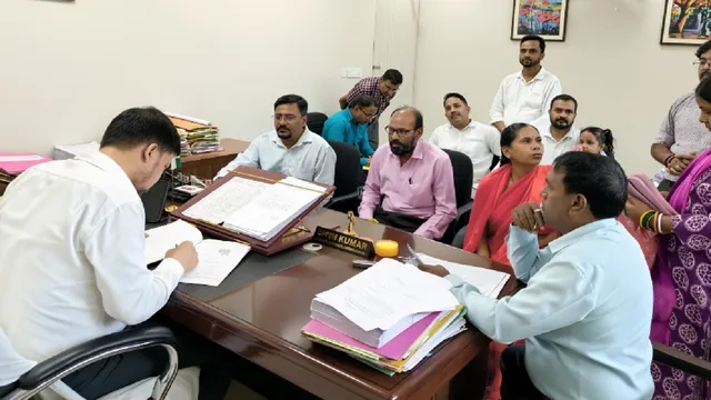 हजारीबाग में SIR केंद्र पर बदली व्यवस्था, अब 3 नहीं 8 टेबल पर होगा काम; लोगों को मिलेगी बड़ी राहत
