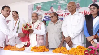 उत्तर प्रदेश के मिर्जापुर में जदयू के मंडलीय सम्मेलन में शामिल श्रवण कुमार