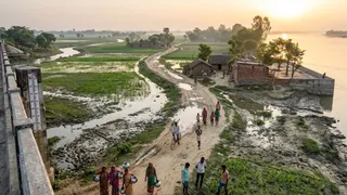 गंगा और सहायक नदियों का जलस्तर घटा(एआई जेनरेटेड तस्वीर)