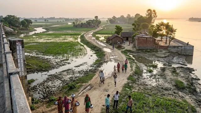 लखीसराय में 3 फीट तक घटा गंगा और सहायक नदियों का जलस्तर, दियारा की सड़कें जलभराव से बाहर
