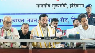 सीएम नायब सैनी बैठक में रिंग रोड की मंजूरी देते। फोटो सीएम एक्स