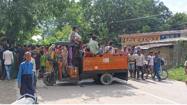 सीतामढ़ी में डायल 112 पुलिस वाहन की टक्कर से युवक की मौत, आक्रोशित लोगों ने किया सड़क जाम
