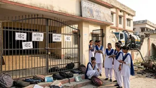 143 छात्राओं को भेजा घर (एआई जेनरेटेड तस्वीर)