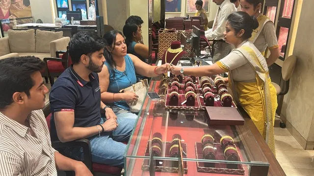 सोने-चांदी की दरों में उतार-चढ़ाव से आभूषण बाजार को झटका, जीएसटी कलेक्शन में 15 प्रतिशत की कमी दर्ज