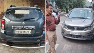 हरियाणा नंबर की दो गाड़ियां।