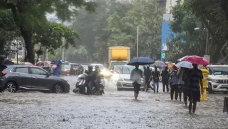 मुंबई में भारी बारिश।